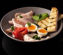 Завтрак с мортаделлой