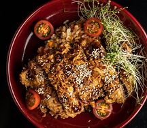 Кацудон с рисом тяхан и овощами