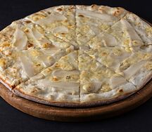 Пицца с грушей и сыром Дорблю