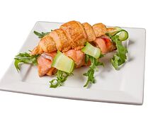 Круассан с семгой