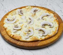Пицца с курицей и грибами