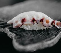 Суши с осьминогом