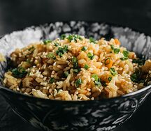 Рис с курицей жареный