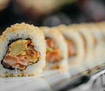 Калифорния с лососем криспи