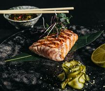 Стейк из лосося на гриле