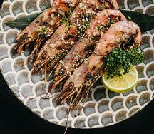 Дикие креветки лангустины с чесноком