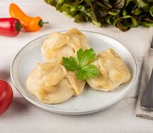 Манты с курицей и брынзой