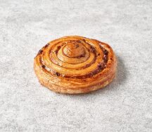 Плюшка с корицей и арахисом 