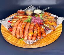 Ассорти колбасок с картофелем по-деревенски