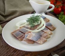 Сельдь с луком