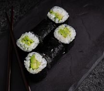 Маки с авокадо