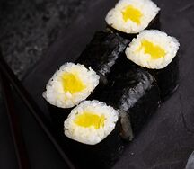 Маки с такуаном