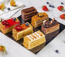 Ассорти из пирожных №05