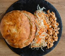 Донар с курицей и капустным салатом