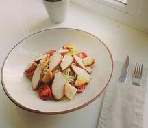 Цезарь с курицей