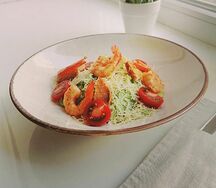 Цезарь с тигровыми креветками