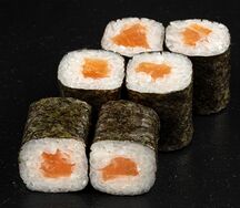 Мини-ролл с лососем