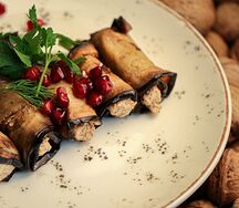 Рулетики из баклажанов с ореховой начинкой