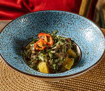 Баранина по-грузински с отварным картофелем