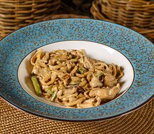 Сливочный лагман с курицей
