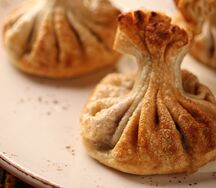 Жареные хинкали с сыром и мятой