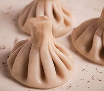 Отварные хинкали c бараниной и телятиной