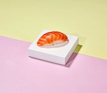 Суши с лососем