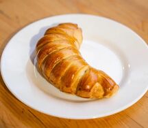 Рогалик со свежим яблоком