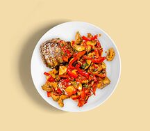 Стейк из говядины с соте из перца и грибов