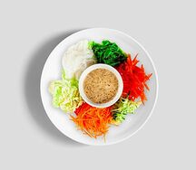 Боул с чукой, фунчозой и овощами