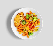 Котлета из красной рыбы с миксом овощей