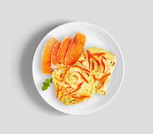 Фриттата с овощами и лососем