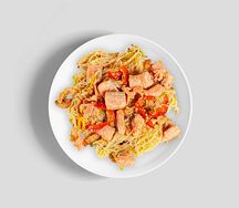 Вок с красной рыбой и фунчозой