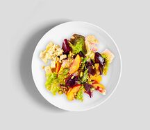 Салат со свеклой и сыром от шефа