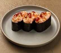 Суши, запечённые под сырным соусом с креветкой