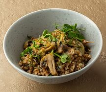 Греча с грибами и луком