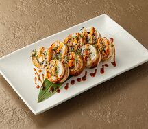 Ролл с креветками, угрём и манго