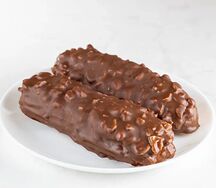 Эклер Карамель и арахис