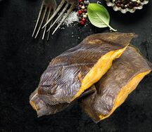 Кусок палтуса горячего копчения