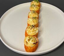Запеченный ролл с креветкой и пармезаном