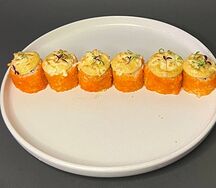 Запеченный ролл с крабом и моцареллой
