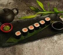 Ролл Сяке маки