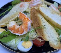 Цезарь с тигровой креветкой