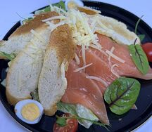 Цезарь с лососем