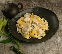 Паста с курицей и грибами