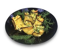 Рулетики из баклажанов с овощами