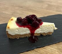 Классический чизкейк с конфи из вишни