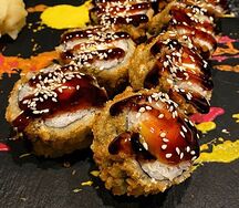 Горячий ролл в темпуре с лососем Hot