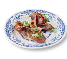 Брускетта с уткой