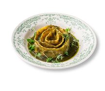 Равиолло с мраморной говядиной в соусе демиглас